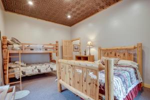 a bedroom with two bunk beds and a ceiling at Pet-Friendly Cabin Retreat Walk to Lake Pepin! in Stockholm
