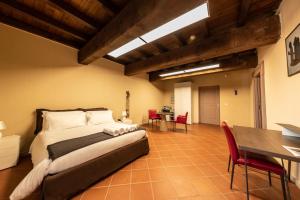 Una cama o camas en una habitación de Dimore Candriano - Irpinia