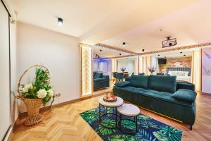 Χώρος καθιστικού στο GORSKI RESORT Lux Apartments Jacuzzi & Sauna