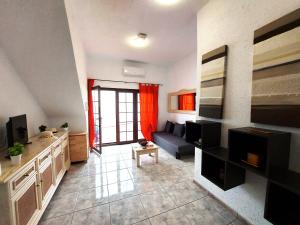 TV a/nebo společenská místnost v ubytování Blanca new apartment 2 bedrooms