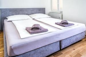 a bed with two towels on top of it at Cozy apartment Studio in Vienna
