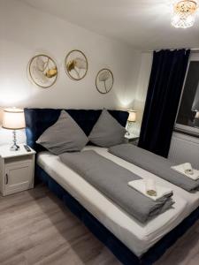 Säng eller sängar i ett rum på Messe-Apartment für 5 Gäste mit Balkon und Lift