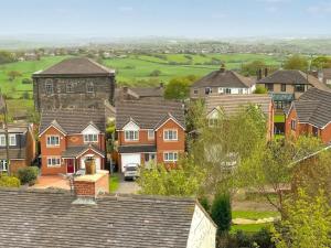 un gruppo di case in un quartiere residenziale di Coronation Mill Apartment a Mow Cop