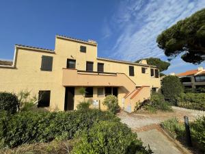 widok na dom w obiekcie T3 calme avec terrasse, clim et parking proche plage - FR-1-106-45 w mieście Saint-Cyprien