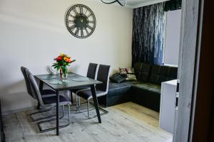 a living room with a table and a couch at Apartament Wolin z Widokiem Na Rzekę Dziwną - Valhalla Apart in Wolin