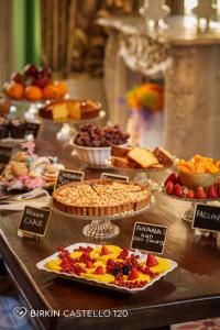 a buffet of food with pies and fruit on a table at Albergo Diffuso Birkin Castello in Cagliari
