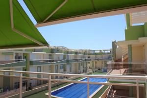 The swimming pool at or close to Delfines III Solo Familias Serviplaya