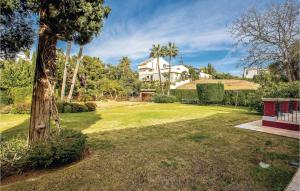 Vonkajšia záhrada v ubytovaní 6 Bedroom Beautiful Home In Elviria