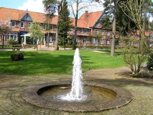 a fountain in the middle of a park at Heidhöhe, Ferienwohnung in Jesteburg
