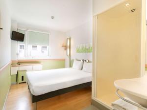 Posteľ alebo postele v izbe v ubytovaní Ibis Budget Madrid Centro Las Ventas