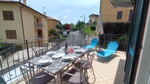 a table and chairs sitting on a balcony at Il Mulino di Marena in San Siro