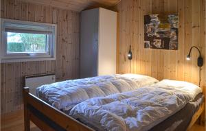 Postel nebo postele na pokoji v ubytování Stunning Home In Oksbl With Kitchen
