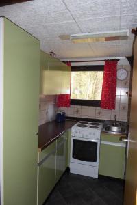 Kuchyň nebo kuchyňský kout v ubytování Ferienhaus Angret Winkel