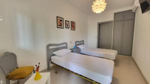 Hostal San Martin de Montalban客房内的一张或多张床位