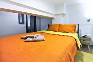 Säng eller sängar i ett rum på Dimosthenis_loft2