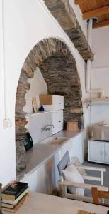 Køkken eller tekøkken på Naxos Mountain Retreat - Tiny House Build on Rock