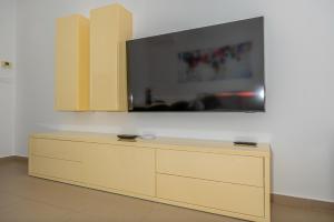 TV a/nebo společenská místnost v ubytování Villa Veronika Apartments