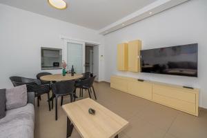 TV a/nebo společenská místnost v ubytování Villa Veronika Apartments
