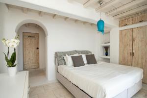 Säng eller sängar i ett rum på Villa Alitis by Mykonos Rocks