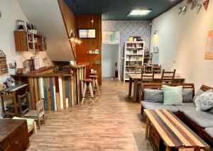 Area soggiorno di Gift Box Hostel
