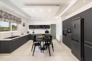 A kitchen or kitchenette at Marble Pool Villa