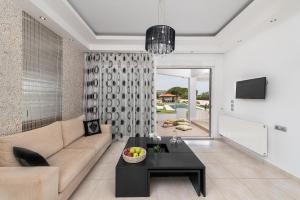 A television and/or entertainment centre at Marble Pool Villa