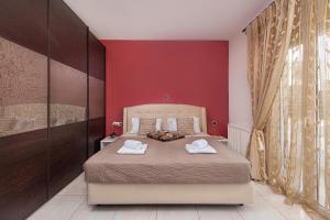A bed or beds in a room at Marble Pool Villa