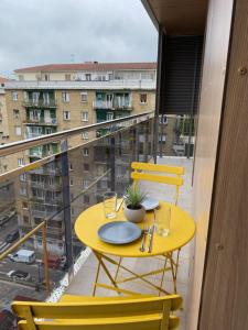 a yellow table and chairs on a balcony at Xuloss Apartments 2 in Loyola