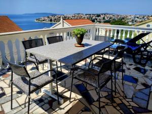 Balkón alebo terasa v ubytovaní Villa Grande Vista - Spacious 3 BR Apartment with Large terrace and Fantastic sea view