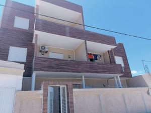 Budova, kde se apartmán nachází + 3 fotografie