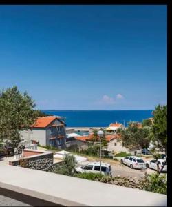 a view of a parking lot with the ocean in the background at Apartman Diana in Mali Lošinj