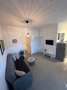 a living room with a couch and a tv at Apartman Diana in Mali Lošinj