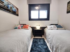 Łóżko lub łóżka w pokoju w obiekcie SUNSET WAVES DReaM apartment