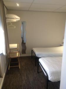 Postel nebo postele na pokoji v ubytování Hotel Halleux