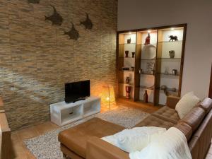 a living room with a couch and a television at Vivenda do Cielo in Salga +15 photos