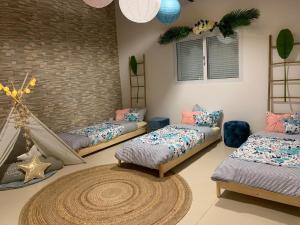 a room with three beds and a rug at Vivenda do Cielo in Salga