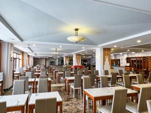 a dining room with tables and chairs at Perla Marina in Nerja