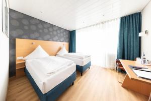 Postel nebo postele na pokoji v ubytování Hotel ISG Heidelberg