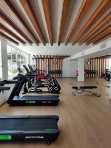 Centrum fitness w obiekcie SUNSET WAVES DReaM apartment