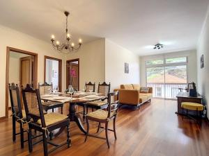 a dining room with a table and chairs at Amarelo Apartment by Atlantic Holiday in São Vicente