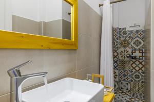 Et badeværelse på Servani Apartment + 24 billeder