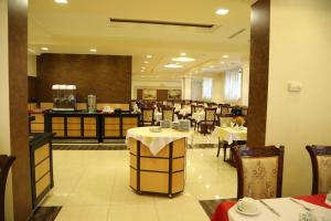 Restaurace v ubytování Royal Plaza by Stellar Hotels, Yerevan