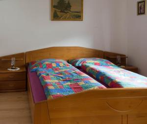 Ένα ή περισσότερα κρεβάτια σε δωμάτιο στο Ganhör- Fam. Kaar