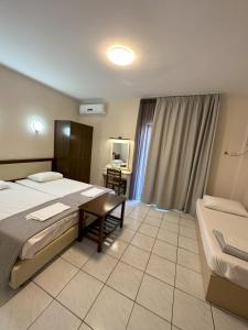 Posteľ alebo postele v izbe v ubytovaní Hotel Afrodite