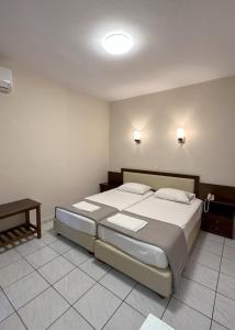 Posteľ alebo postele v izbe v ubytovaní Hotel Afrodite