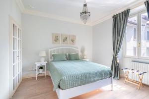 Llit o llits en una habitació de Il Giardino Garden View Apartment