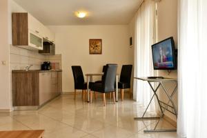 Kuchyň nebo kuchyňský kout v ubytování Apartments Jasmina