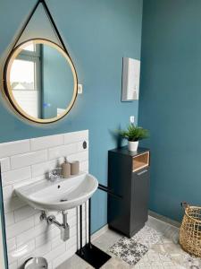 a bathroom with a sink and a mirror at Ferienwohnung Castellino in Kastellaun