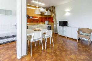 Kuchyň nebo kuchyňský kout v ubytování Cubells 2 Apartamento cercano a la playa