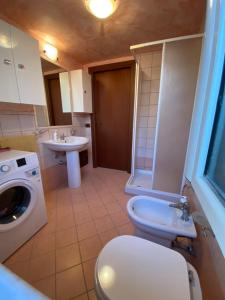 Kúpeľňa v ubytovaní Casa vacanza DL + 28 fotografií